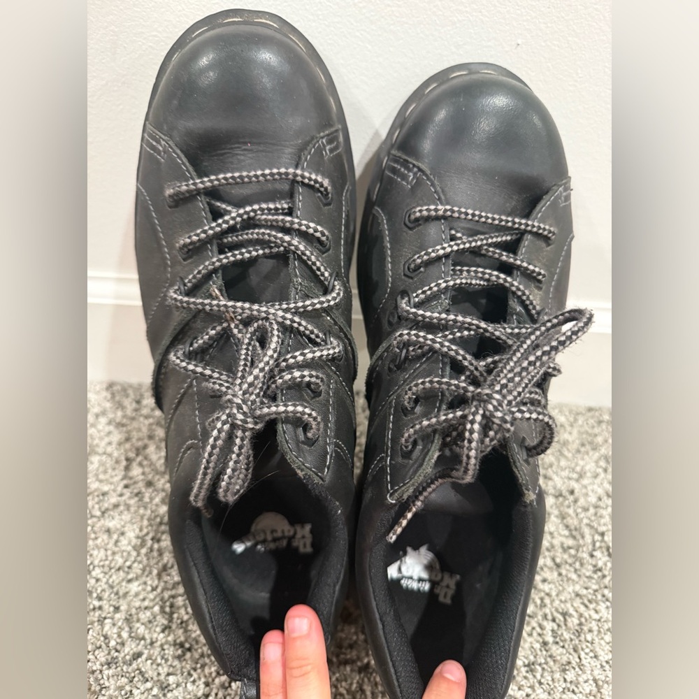 Dr. Martens Finnegan leather shoe, men's 10 or women's 11 - Picture 5 of 14